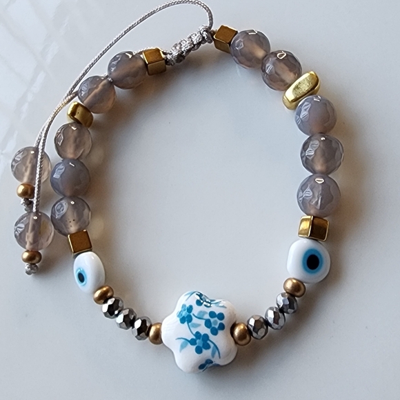 Elegant Beaded Bracelet with Floral Charm - Picture 5 of 5